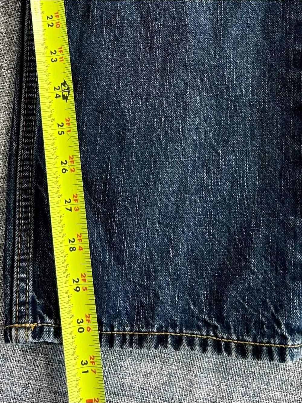 American Eagle Outfitters Men's Faded Blue Relaxed Straight Jeans